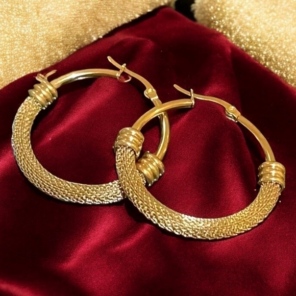 🆕️Chic Elegance: 18K Gold Plated Stainless Steel Mesh Trendy Hoop Earrings - Picture 9 of 16